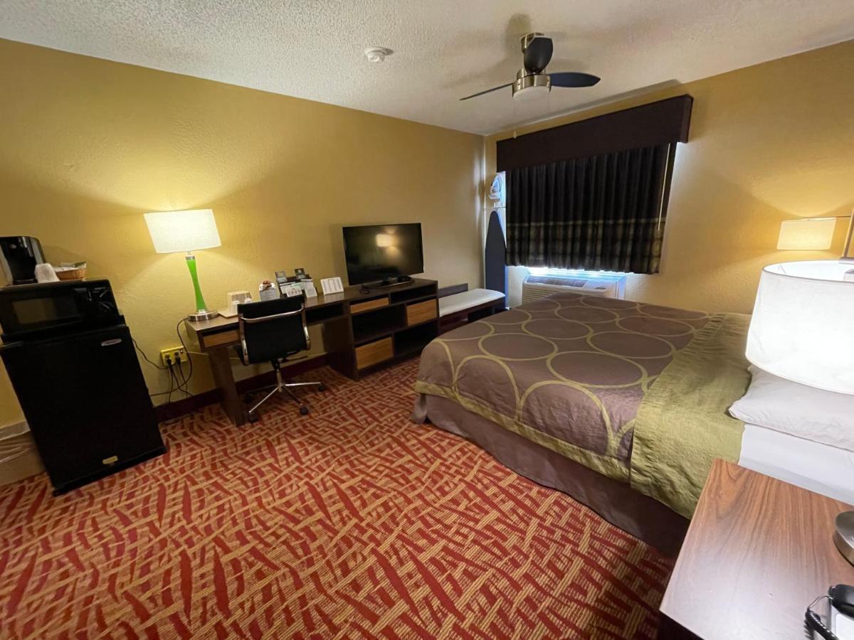 Super 8 by Wyndham Van Buren/Ft. Smith Area Exterior foto