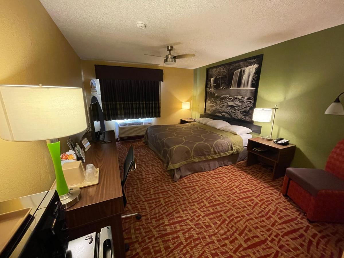 Super 8 by Wyndham Van Buren/Ft. Smith Area Exterior foto