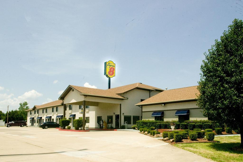 Super 8 by Wyndham Van Buren/Ft. Smith Area Exterior foto